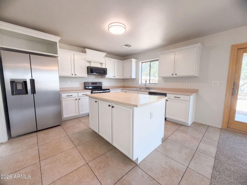 544 E CHRISTOPHER Street, San Tan Valley, AZ 85140 — photo 2