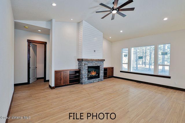 4476 E Savea LN, Post Falls, ID 83854