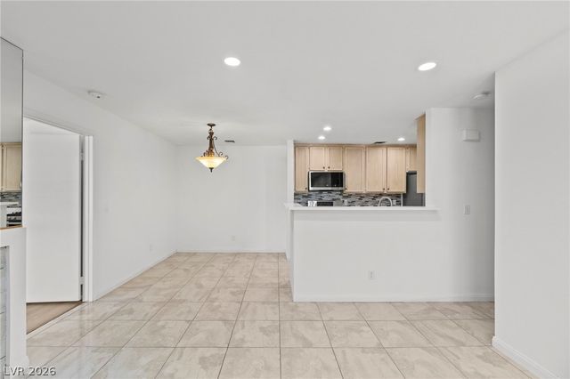 4823 South Torrey Pines Drive 203, Las Vegas, NV 89103