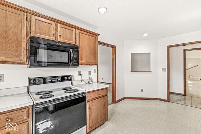 735 Cottage Lane, Greenwood, IN 46143