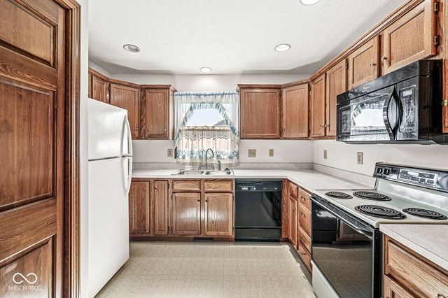 735 Cottage Lane, Greenwood, IN 46143