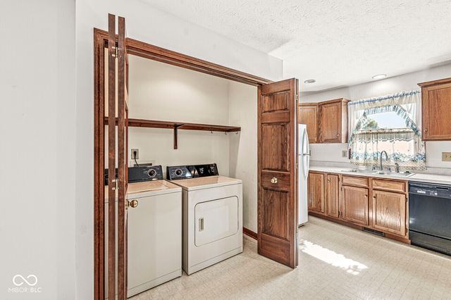 735 Cottage Lane, Greenwood, IN 46143