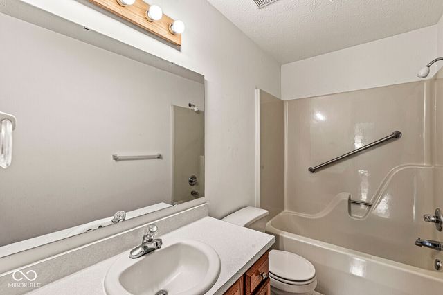 735 Cottage Lane, Greenwood, IN 46143