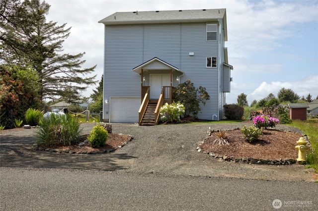 124 S Razor Clam Drive SW, Ocean Shores, WA 98569