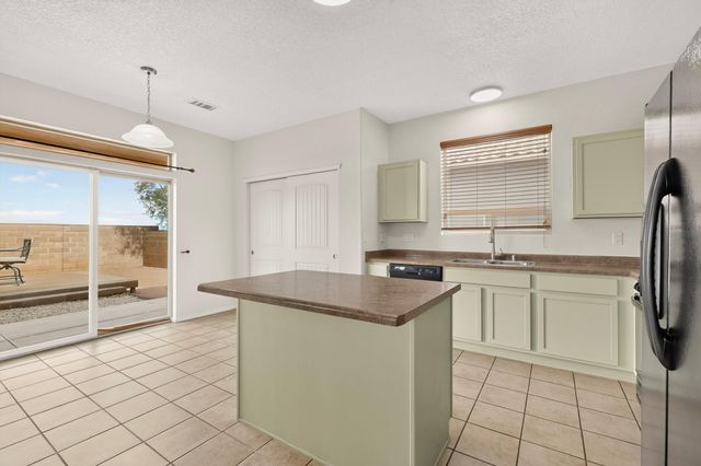 3905 North Pole Loop NE, Rio Rancho, NM 87144