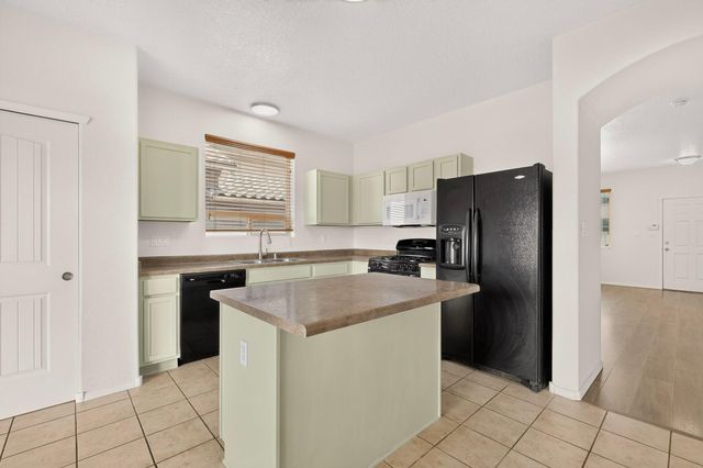 3905 North Pole Loop NE, Rio Rancho, NM 87144