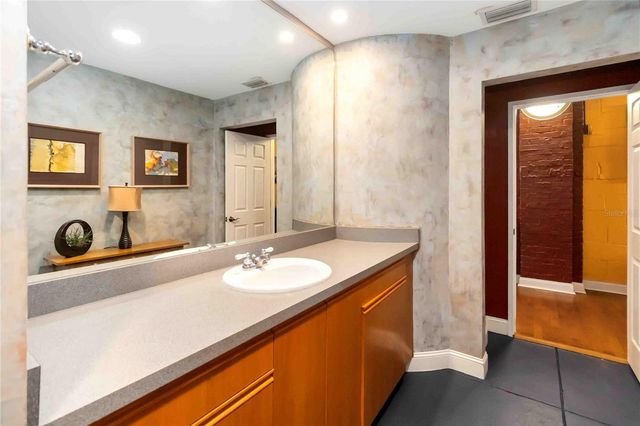 62 W COLONIAL DRIVE 301, Orlando, FL 32801