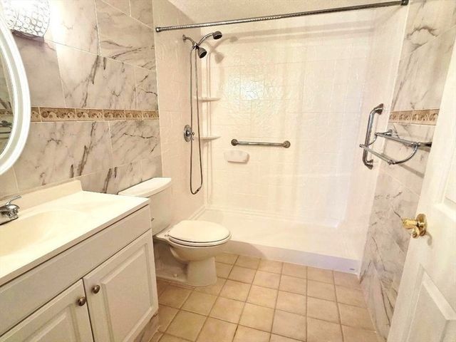 4234 North Main St 103, Fall River, MA 02720