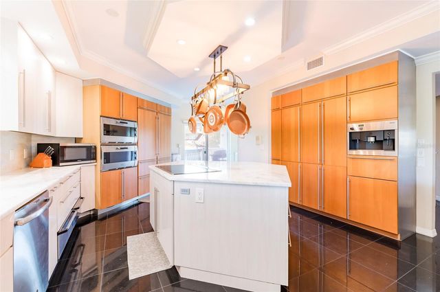 2268 KINGS POINT DRIVE, Largo, FL 33774