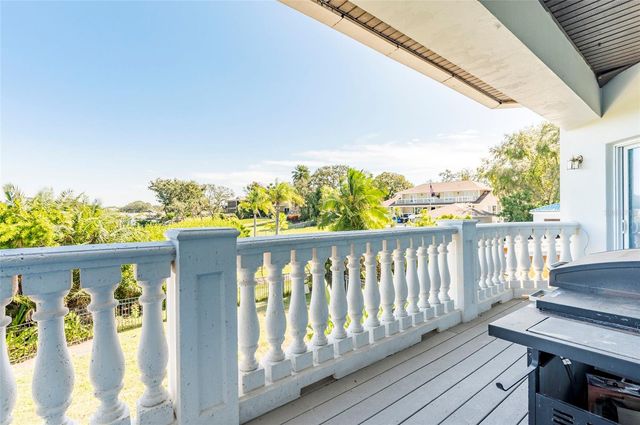 2268 KINGS POINT DRIVE, Largo, FL 33774