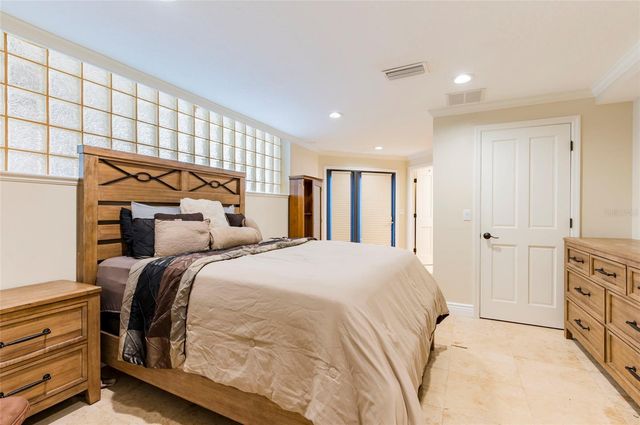 2268 KINGS POINT DRIVE, Largo, FL 33774