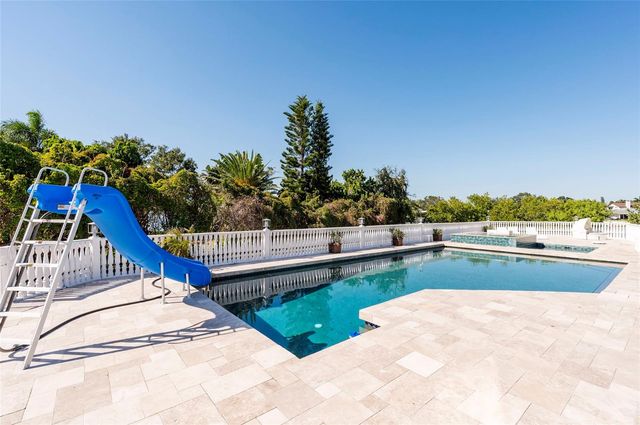 2268 KINGS POINT DRIVE, Largo, FL 33774