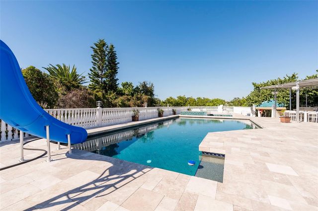 2268 KINGS POINT DRIVE, Largo, FL 33774