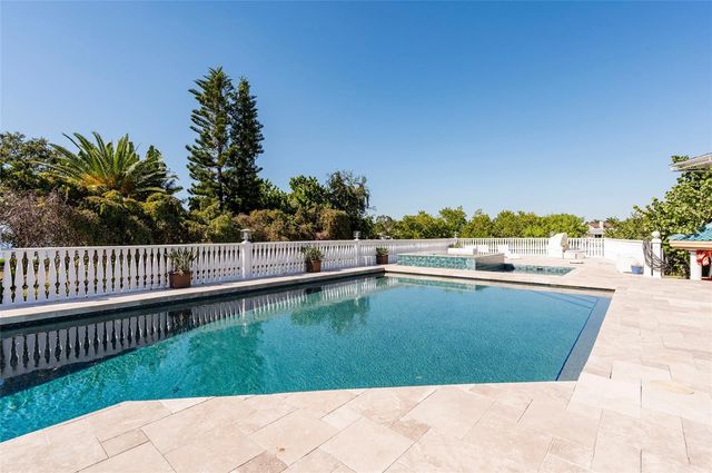 2268 KINGS POINT DRIVE, Largo, FL 33774