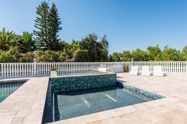 2268 KINGS POINT DRIVE, Largo, FL 33774