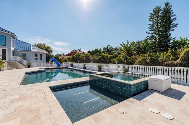 2268 KINGS POINT DRIVE, Largo, FL 33774