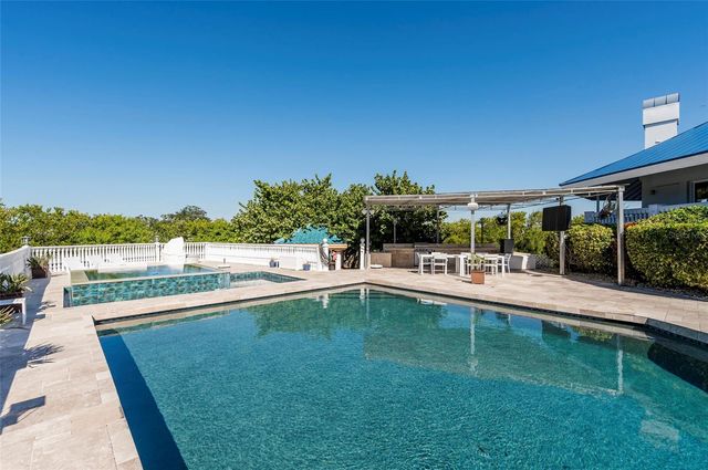 2268 KINGS POINT DRIVE, Largo, FL 33774