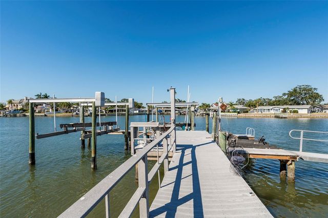 2268 KINGS POINT DRIVE, Largo, FL 33774