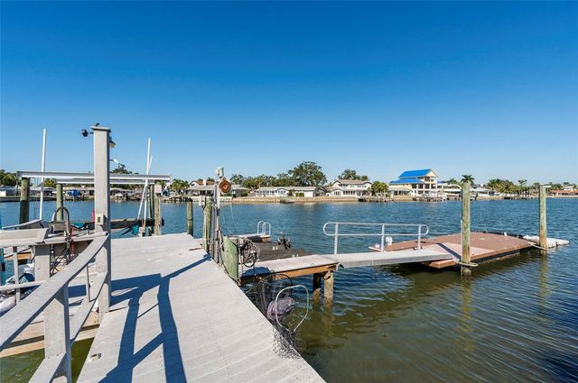 2268 KINGS POINT DRIVE, Largo, FL 33774