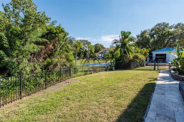 2268 KINGS POINT DRIVE, Largo, FL 33774