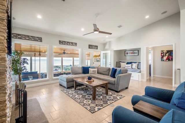 615 Inlet Drive, Livingston, TX 77351