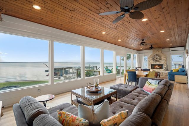 615 Inlet Drive, Livingston, TX 77351