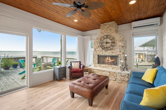 615 Inlet Drive, Livingston, TX 77351