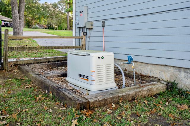 615 Inlet Drive, Livingston, TX 77351