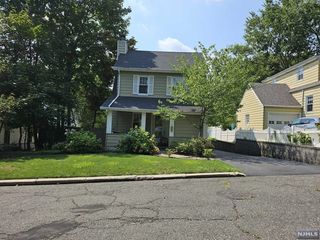 12 Smith Terrace, Cresskill, NJ 07626