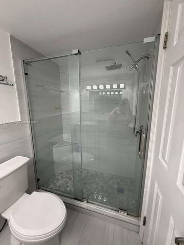 1550 NE 191st St 211, Miami, FL 33179