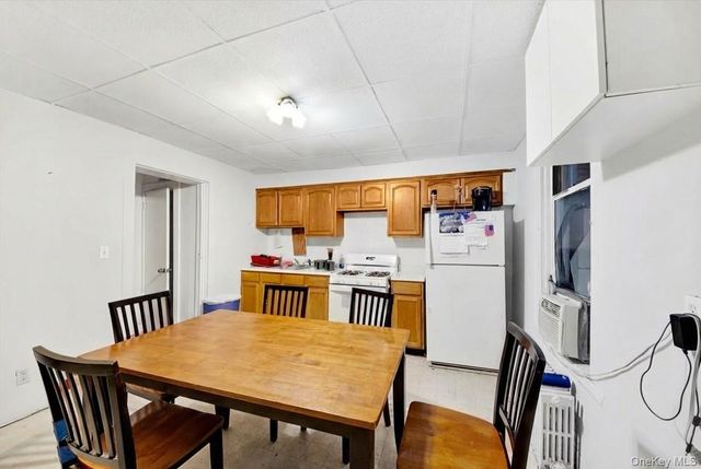 11 N 6th Avenue, Mount Vernon, NY 10550