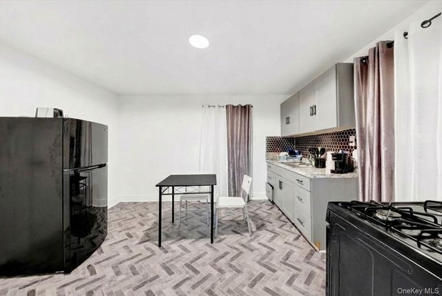 11 N 6th Avenue, Mount Vernon, NY 10550