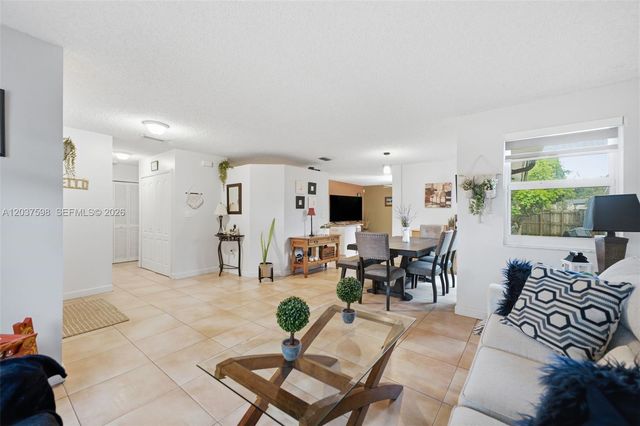 16478 SW 99th St, Miami, FL 33196
