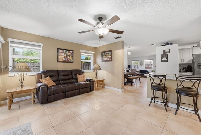 16478 SW 99th St, Miami, FL 33196