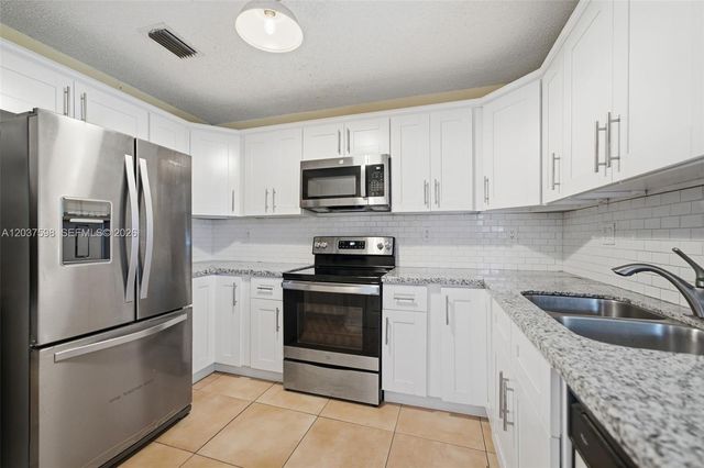 16478 SW 99th St, Miami, FL 33196