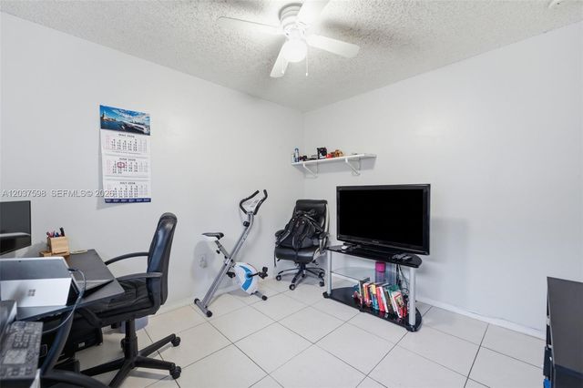 16478 SW 99th St, Miami, FL 33196