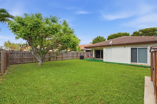 16478 SW 99th St, Miami, FL 33196