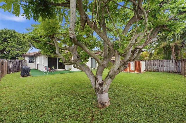16478 SW 99th St, Miami, FL 33196