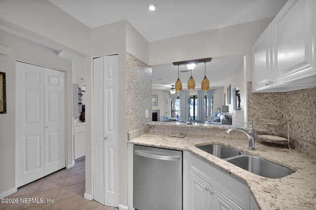 7701 BAYMEADOWS Circle W 1025, Jacksonville, FL 32256