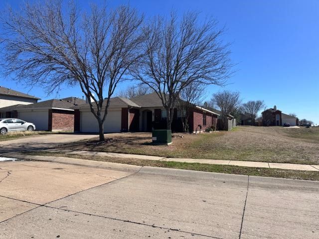 2016 Brook Meadow Drive, Forney, TX 75126