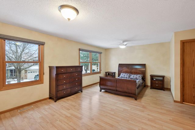 4249 Boulder Ridge Point, Eagan, MN 55122