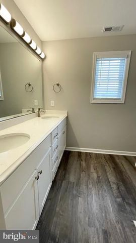 31 W DUCK ST, Front Royal, VA 22630