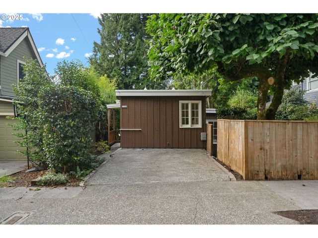 1524 Sw DAVENPORT St, Portland, OR 97201