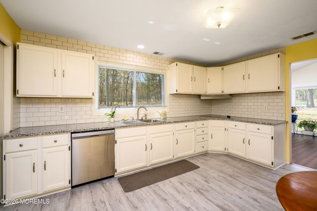 600 Oakwood Avenue, Jackson, NJ 08527