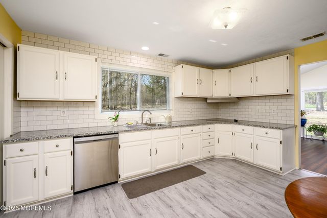 600 Oakwood Avenue, Jackson, NJ 08527