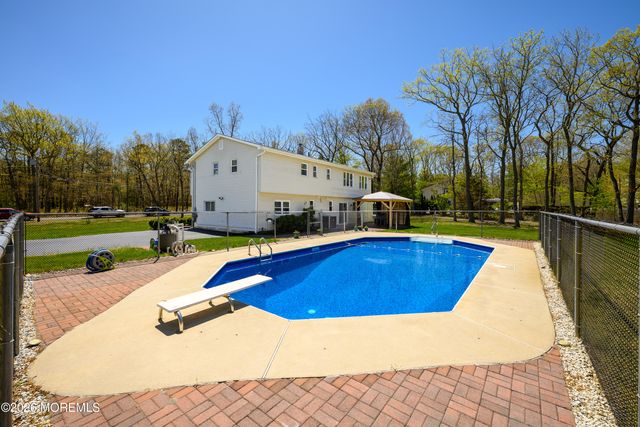 600 Oakwood Avenue, Jackson, NJ 08527