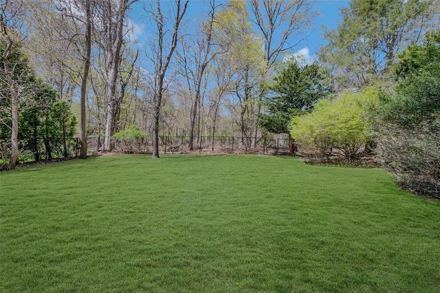 10 Ellen Drive, Port Jefferson, NY 11777