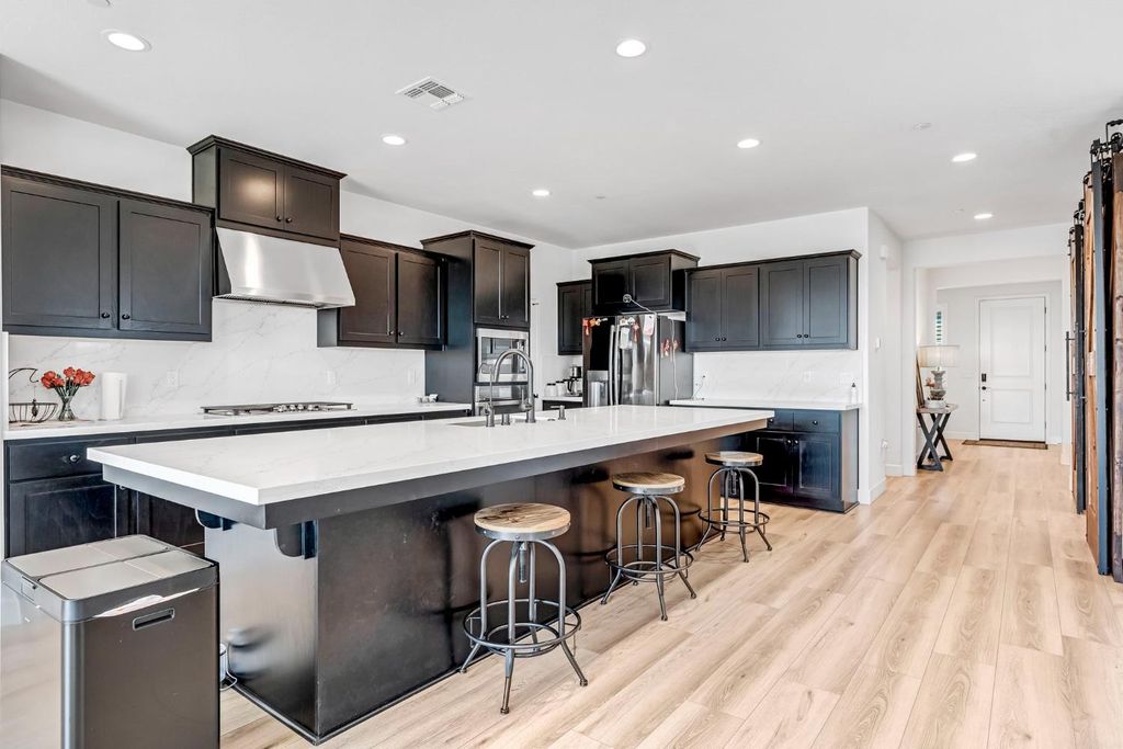 Image 12 of property listing at 6141 E Peralta Way, Fresno, CA 93727