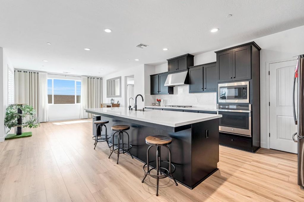 Image 13 of property listing at 6141 E Peralta Way, Fresno, CA 93727