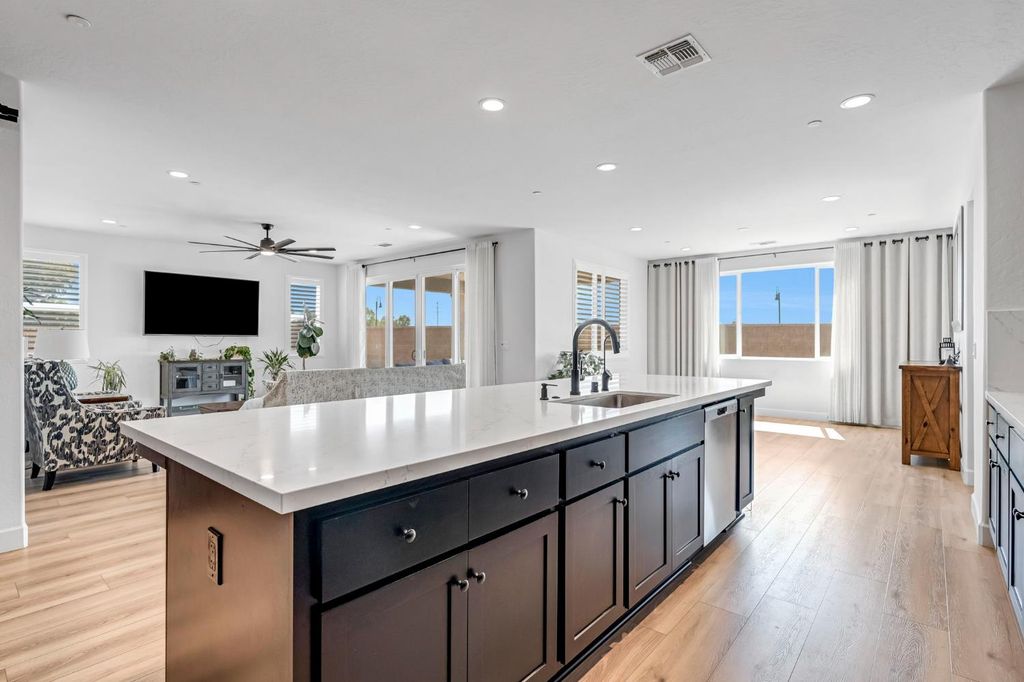 Image 14 of property listing at 6141 E Peralta Way, Fresno, CA 93727